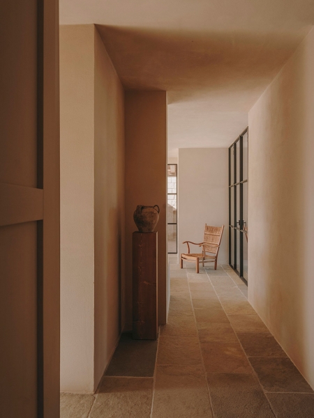 Уютный минимализм в дизайне курортной виллы в Италии