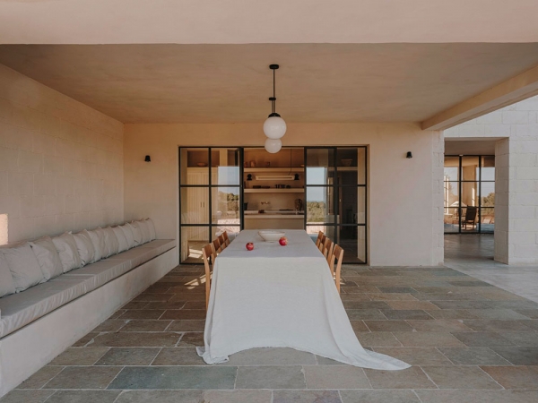 Уютный минимализм в дизайне курортной виллы в Италии